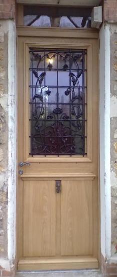 COPY ANCIEN FRONT DOOR WITH GRIDS.