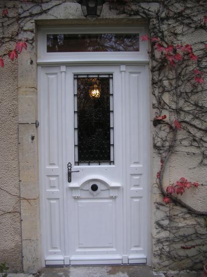 FRONT DOOR WITH THIRD PART AND TRANSOM