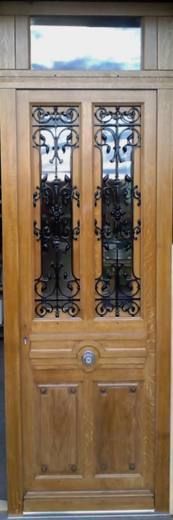 Porte avec grilles