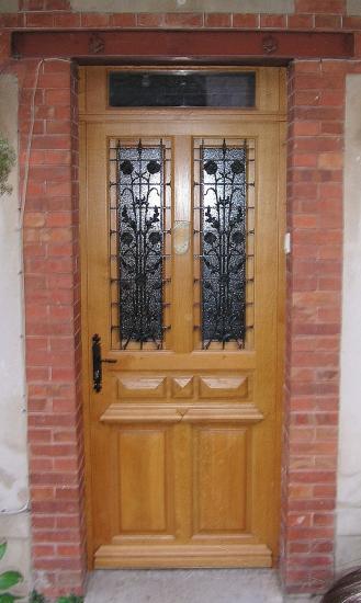 PORTE D'ENTREE ANCIENNE.RESTITUER EN PORTE ISOLANTE